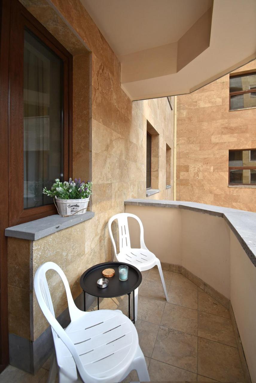 Yerevan4You Patio Esterno foto